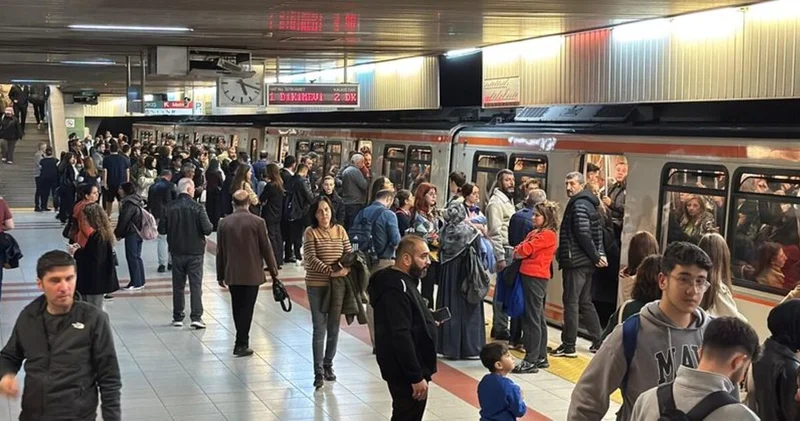 Kızılay İstasyonu ndaki ANKARAY treni arızalandı, yolcular EGO otobüslerine yönlendirildi Son dakika haberleri