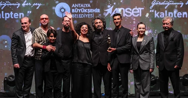 Altın Portakal’da ödüllere Tavşan İmparatorluğu damga vurdu