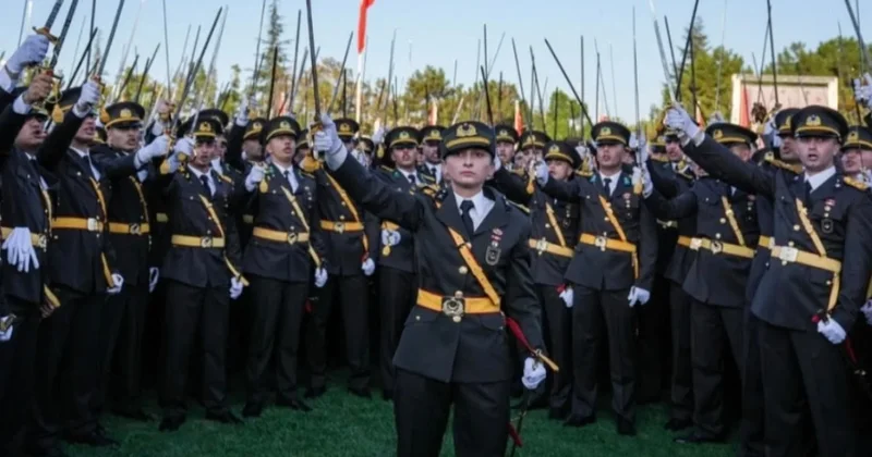 Teğmenleri attılar, Suriyeli aldılar Sözcü Gazetesi