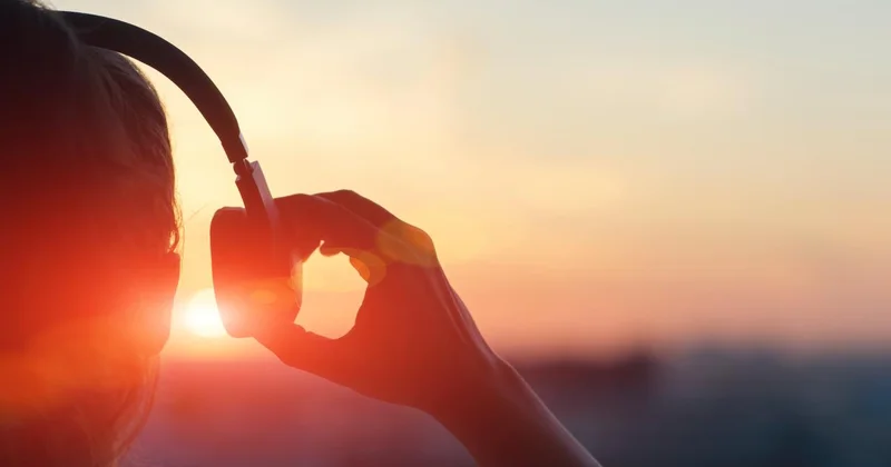 Müzik dinlemek demans riskini azaltabilir