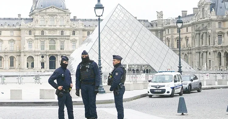 Louvre soyguncuları ‘basit hırsız’ çıktı