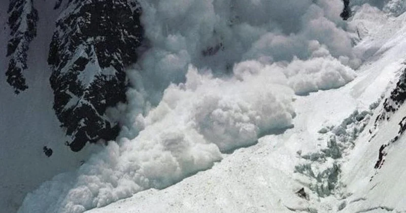 Nepal deki Yalung Ri Dağı nda çığ düşmesi sonucu 7 kişi öldü