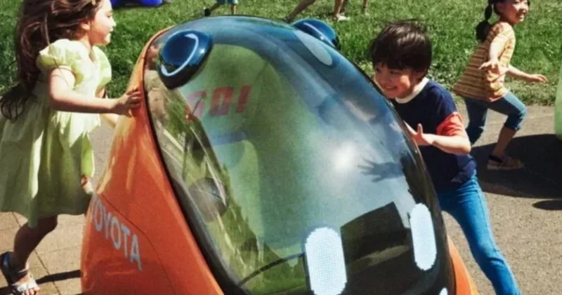 Çocuğunuzu okula götürmesi için bu küçük Toyota ya güvenir misiniz?