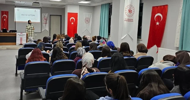 Gümüşhacıköy de Aile İçi İletişim konulu konferans düzenlendi Amasya Haberleri