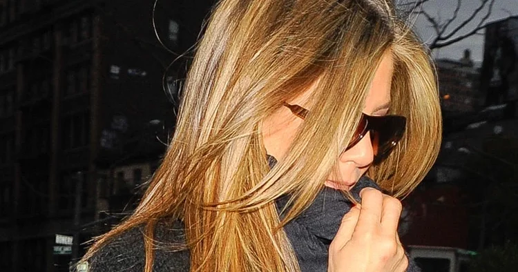 50 sinden sonra aradığı sevgiliyi buldu... Ama aralarına lüks hayat girdi... Bu aşka para yetmez!