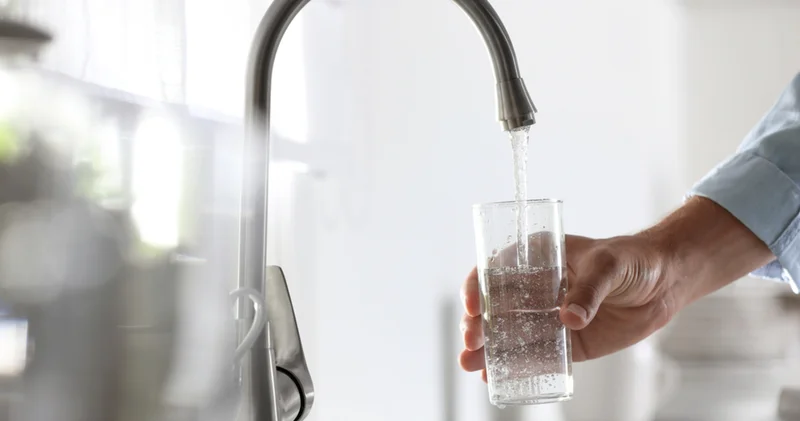 Soğuk havalarda susuz kalmayın! Kışın su içmeyi unutmamanız için etkili tüyolar