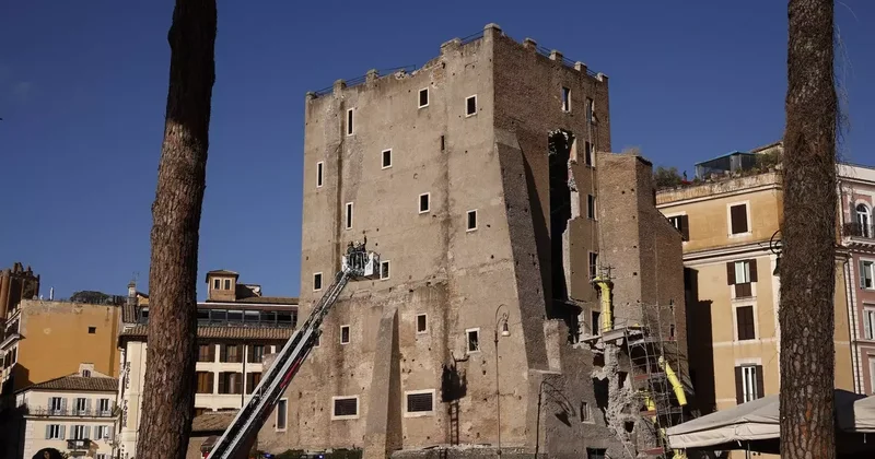 Avrupa nın göbeğinde kule faciası: Tüm İtalya yı panikletti! Roma da film gibi kurtarma operasyonu