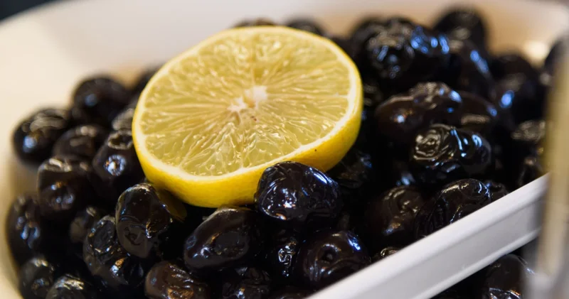 Bal gibi tatlı zeytinlerin sırrı! Zeytinin tüm acısını tek seferde çıkaran doğal yöntem bulundu