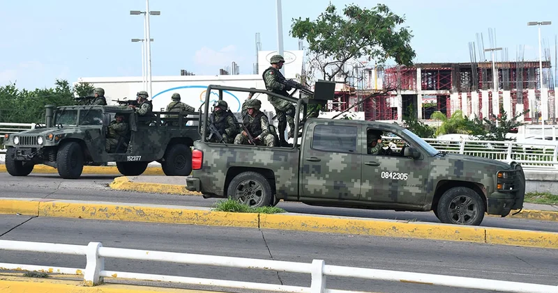 Meksika da kartel üyeleri askerlere ateş açtı! Çok sayıda ölü var