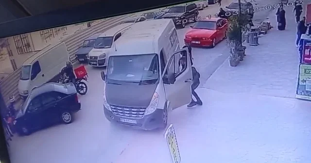 Park halindeyken geriye hareket eden minibüsü otopark görevlisi durdurdu Karabük Haberleri