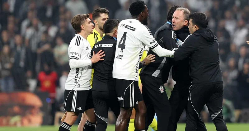 Derbide kavganın eşiğinden dönüldü: Soyunma odasına giderken yaşanılanları açıkladı