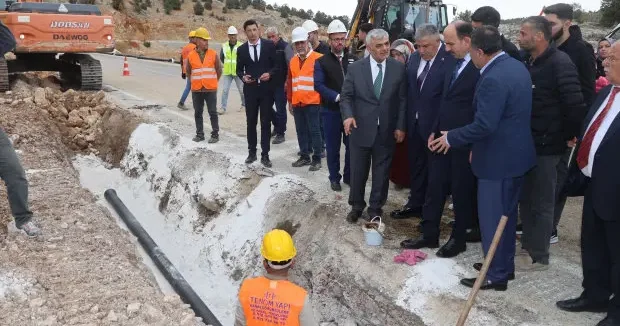 Konya haberleri Milletvekili Özer ve Başkan Altay 38 mahallenin su sorununu çözecek projeyi inceledi 04 Kasım 2025