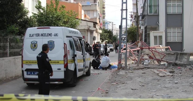 Adana da demir iskele yıkıldı: Bir işçi olay yerinde can verdi, bir işçi ağır yaralandı