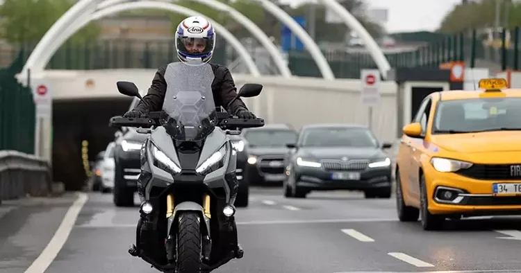 Trafik yönetmeliğinde yeni düzenleme! Motosiklet sürücüleri için artık zorunlu