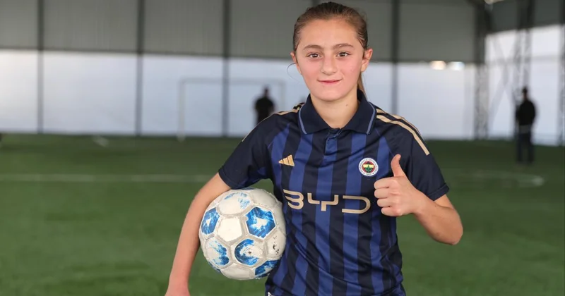 Hakkarili sarı fırtına lakaplı Gül Yıldız istedi, mezraya halı saha yapıldı