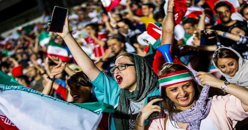 Statlara kadın taraftarları alan İran a FIFA dan övgü Sözcü Gazetesi