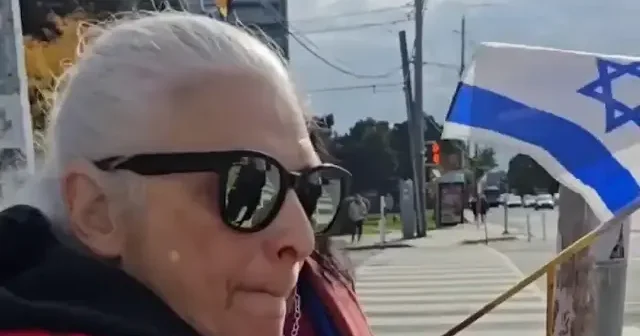 Filistin destekçilerine kimyasal dökerken polise yakalandı VİDEO İZLE