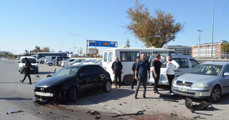 Aksaray da yaya geçidinde korkunç kaza: 2 yaralı