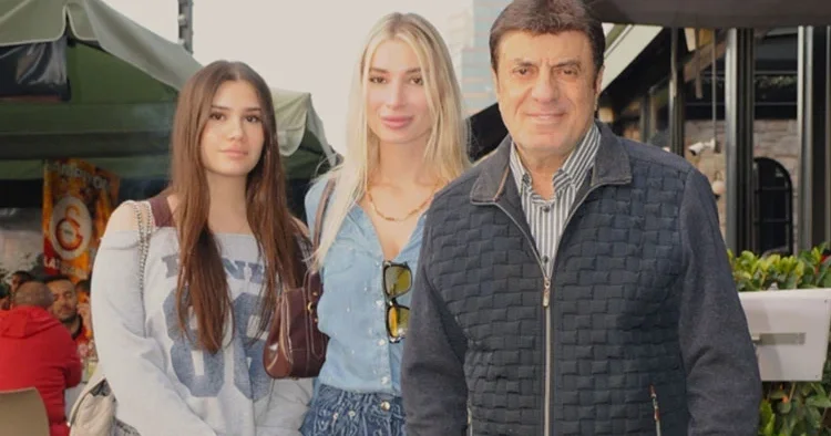 Anneleri Türkiye güzeli... Ünlü türkücünün kızları büyüdü!