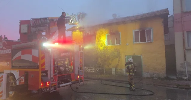 Kütahya da ahşap evde çıkan yangında 85 yaşındaki kadın hayatını kaybetti Kütahya Haberleri
