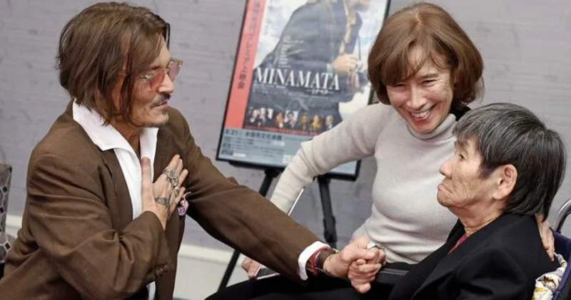 Johnny Depp, Minamata hastalığının kurbanıyla Japonya da buluştu