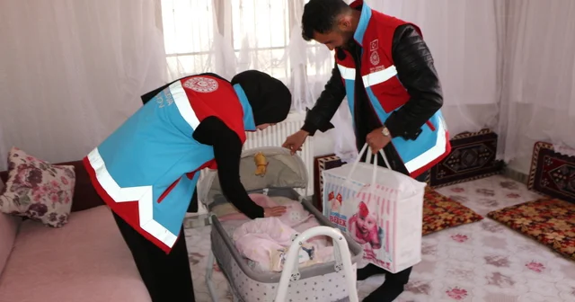 Karlıova da yeni doğan bebeklere hoş geldin hediyesi Bingöl Haberleri