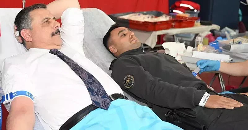 Öğrenci polisler kan ve kök hücre bağışladı