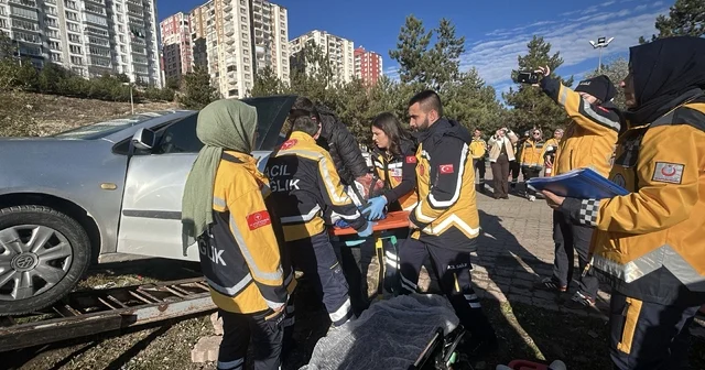 Yozgatralli etkinliğinde ambulanslar en hızlı müdahale için yarıştı Yozgat Haberleri