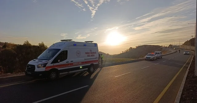 Adıyaman da şarampole devrilen otomobildeki kişi yaralandı Adıyaman Haberleri