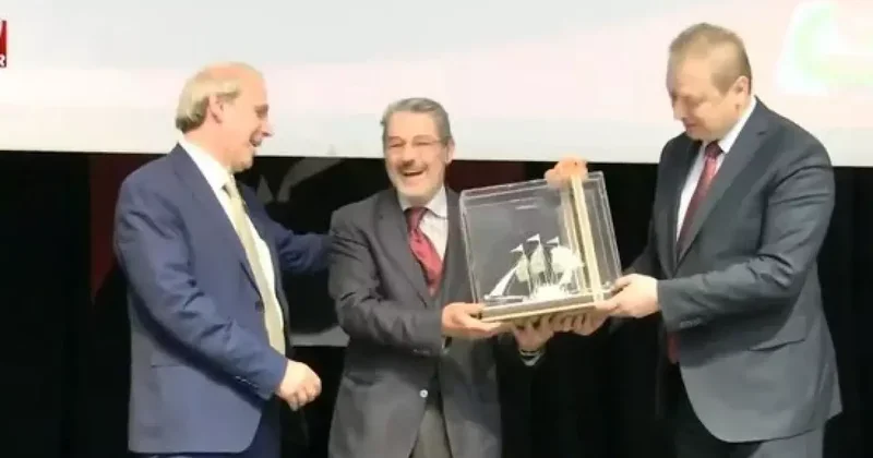 Yazar Sadık Albayrak a Yılın Fikir Adamı ödülü verildi