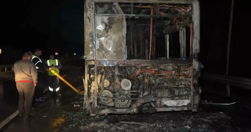 Arnavutköy’de İETT otobüsü alevlere teslim oldu