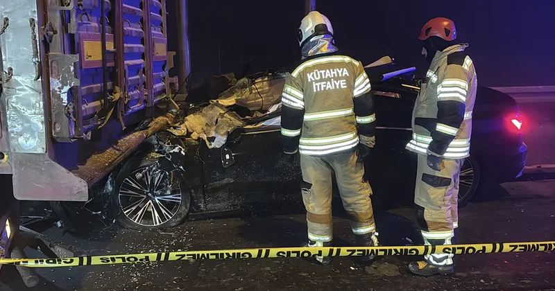 Katliam gibi kaza! Tıra arkadan çarptılar: 4 ölü