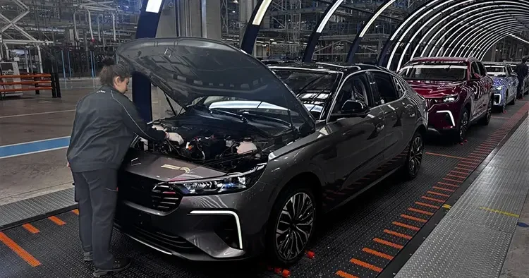 Avrupa nın en temiz boyahanesi Türkiye de! Togg’un yeni modeli T10F üretim hattında görüntülendi