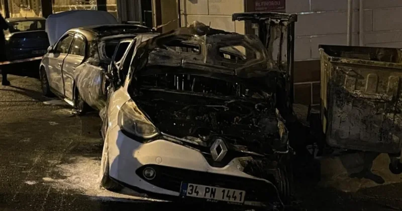Park halindeki araç yandı: Mahallede kıyamet koptu