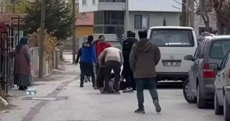 Kayınpederinin ağır yaraladığı damat, göğsündeki bıçakla hastaneye kaldırıldı