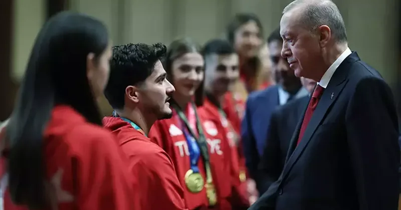 Cumhurbaşkanı Erdoğan, çeşitli branşlardan başarılı sporcuları kabul etti Fanatik Spor Haberleri Video
