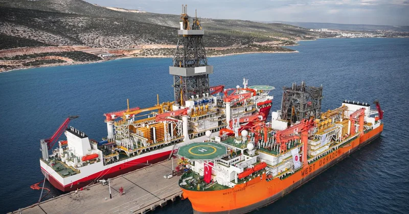 Türkiye nin yeni sondaj gemileri yan yana geldi