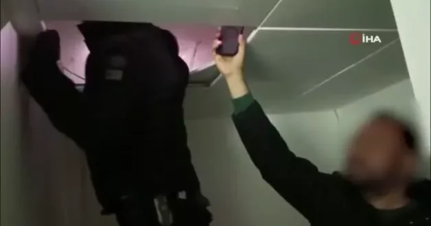 Polisi bile şaşırtan düzenek: Gözetlemek için monitör kurmuş