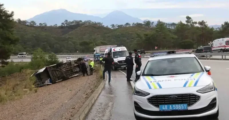 Fethiye’de yolcu minibüsü devrildi: 7 yaralı Gündem Haberleri