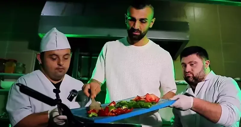 Serdar Dursun mutfakta hünerlerini sergiledi! Fanatik Spor Haberleri Video