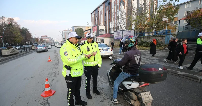 Polisten kuryeye sıcak destek: Ellerimden daha çok kalbimi ısıttı