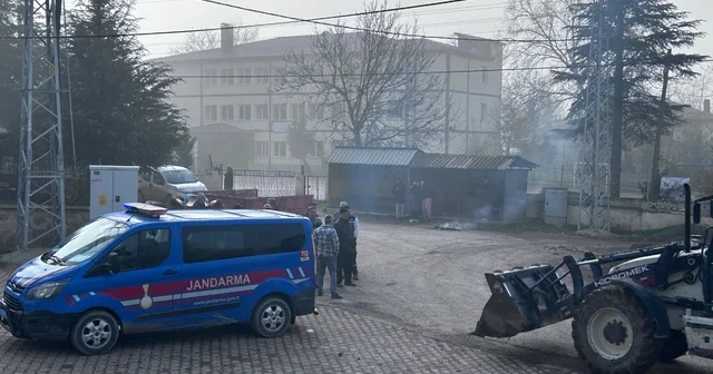 Bolu da köylüler ağır tonajlı araçlara karşı ayaklandı: Köyün giriş çıkışında lastik yaktılar Bolu Haberleri