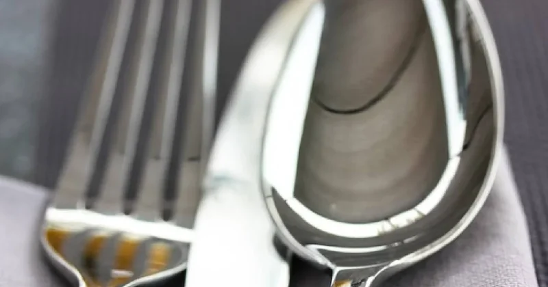 Eski çatal kaşıkları yeni gibi parlatıyor: Temizlik ürünlerine gerek kalmıyor Sözcü Gazetesi