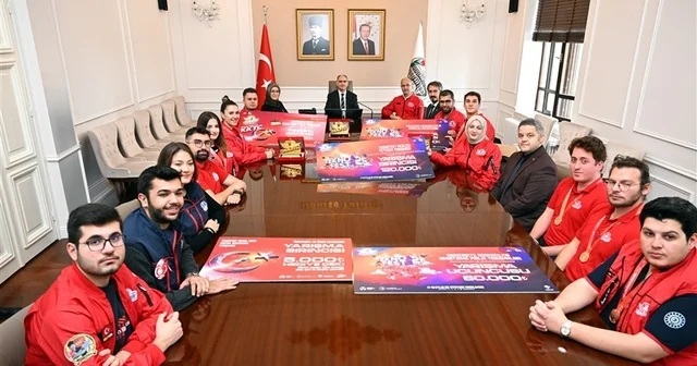 Vali Özkan, TEKNOFEST takımını tebrik etti Manisa Haberleri