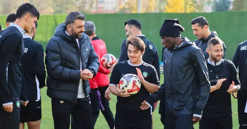 Down sendromlu Zınar, Amed Sportif in son taktik idmanını yönetti