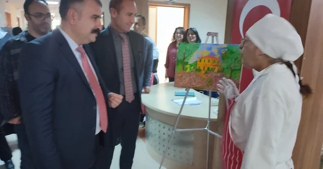 Özel bireylerin yıl boyunca ürettiği eserler sergilendi İl Müdürü Orhan Bayrak: Bize ilham veren engellilerimizi yürekten kutluyorum Eskişehir Haberleri