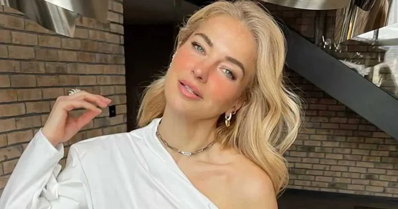 Burcu Esmersoy EYT den emekli olduğunu açıkladı