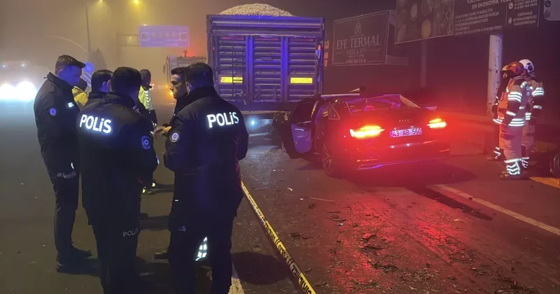 Otomobil TIR a çarptı! Çok sayıda ölü var