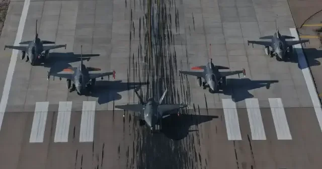 ABD li savaş pilotları KIZILELMA nın tarihi uçuşuna adeta hayran kaldı: Daha önce hiç böyle bir şey görmemiştim VİDEO İZLE