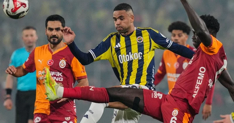 Fenerbahçe Galatasaray derbisi oynanırken bakın ne olmuş: Saç baş yoldurmuş!